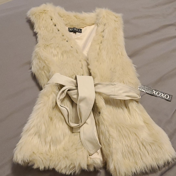 Vest - Picture 1 of 5